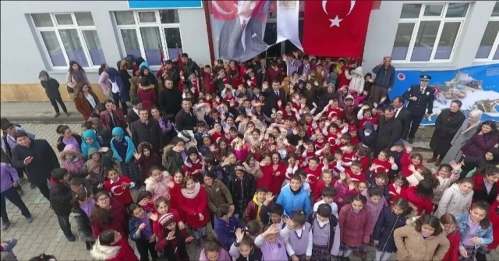 Minik Bedenleri İle Yazdılar, “Çanakkale Geçilmez”