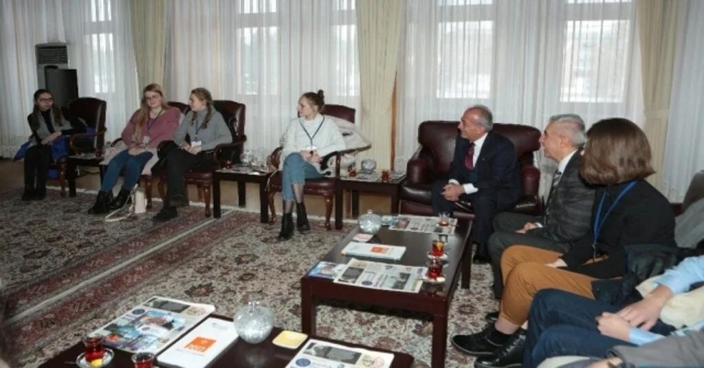 Misafir Öğrenciler, Rektör Çomaklı İle Bir Araya Geldi