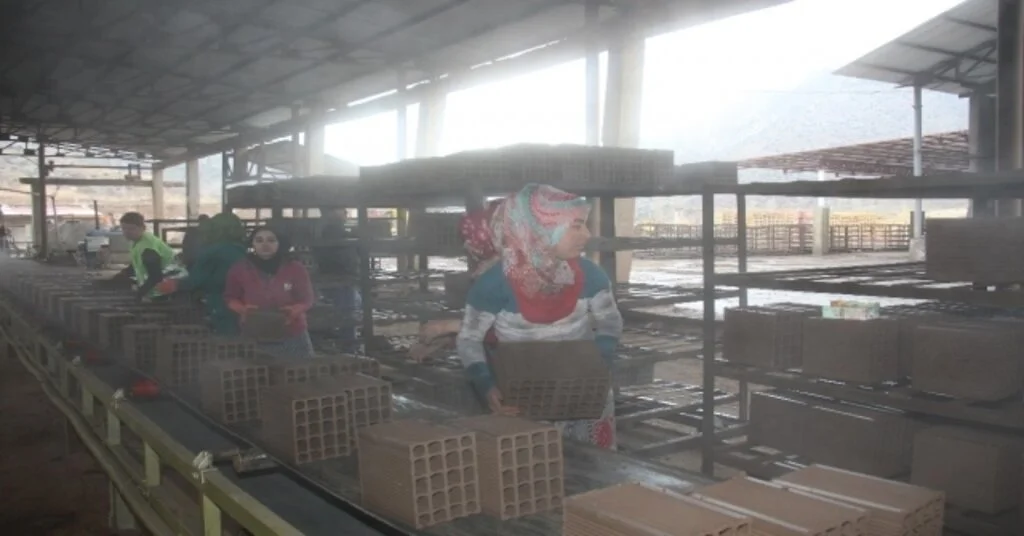 Oltuda Tuğla Fabrikası Açıldı