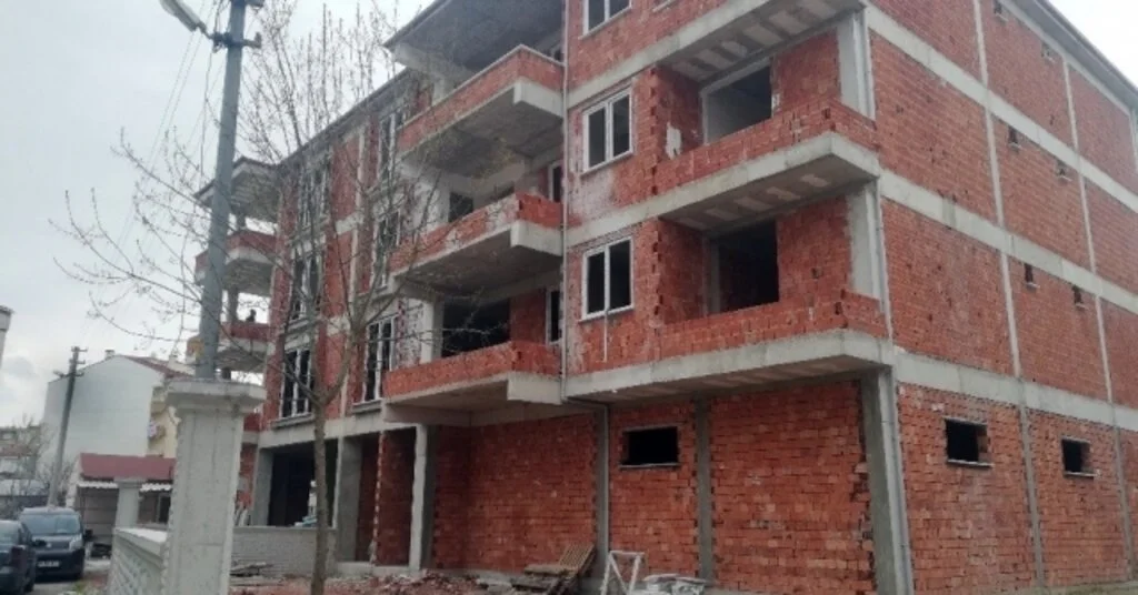 Önce Alkol Aldılar Sonra Dairelerin Kablolarını Çaldılar