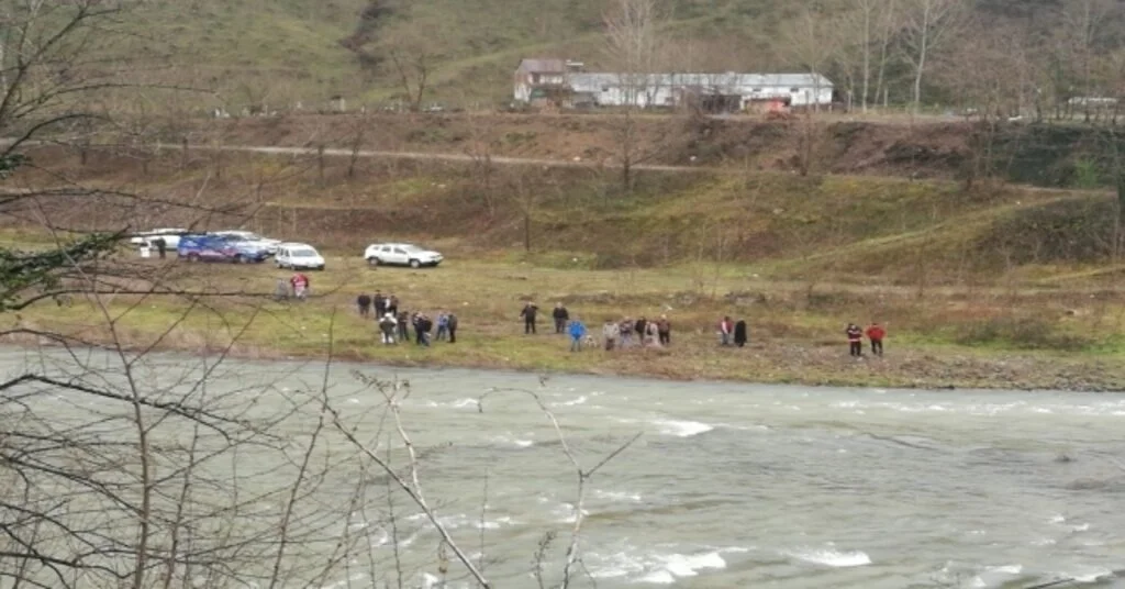 Orduda Otomobil Irmağa Uçtu: 1 Ölü, 1 Kayıp