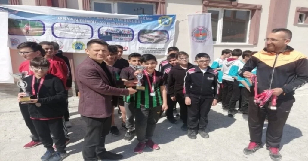 Oryantiringde Başarılı Olan Sporcular Ödüllendirildi