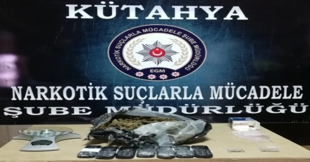 Otomobilin Motor Kısmında Uyuşturucu Ele Geçirildi