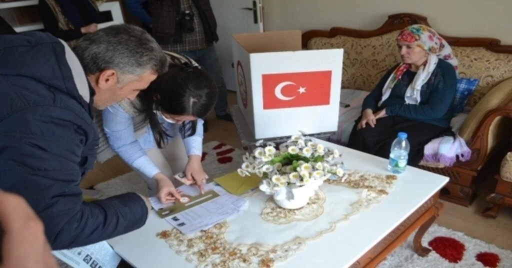 Oylarını Gezici Sandıkta Kullandılar