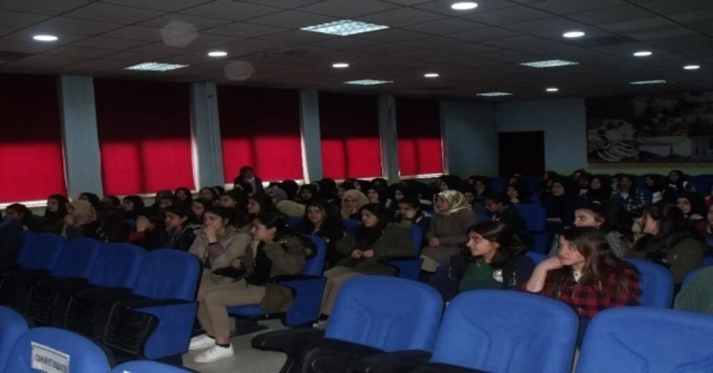 Özalp İlçesinde ‘Rol Model Semineri