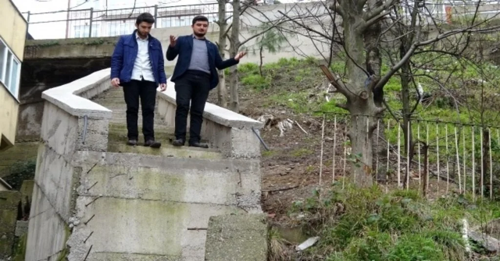 (Özel) Chpli Belediyenin Yaptığı Merdiven Karadeniz Fıkralarını Aratmıyor