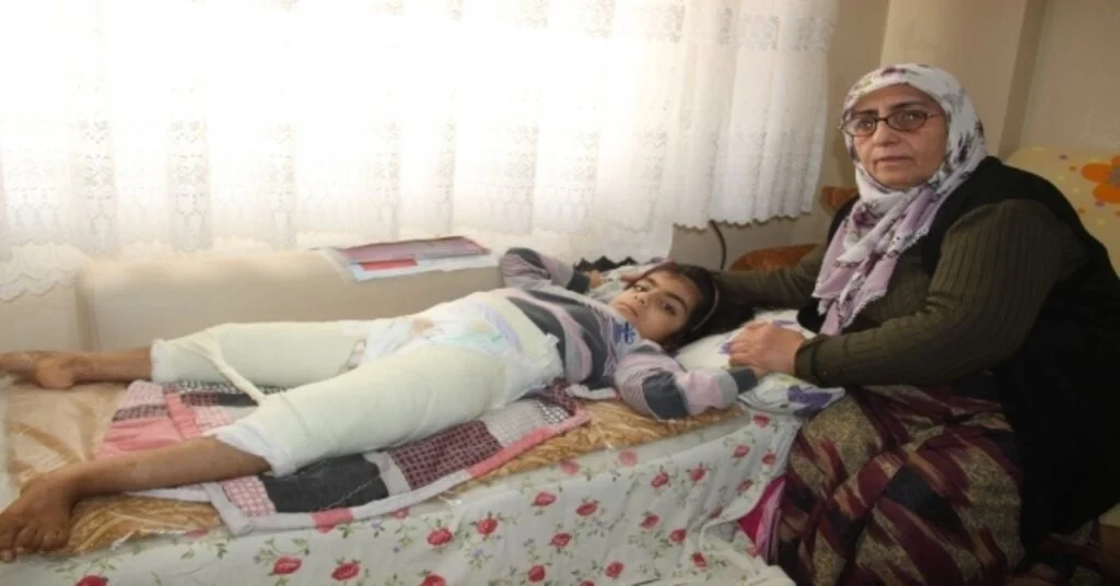 (Özel) Engelli Torununa 10 Yıldır Hem Annelik Hem Babalık Yapıyor