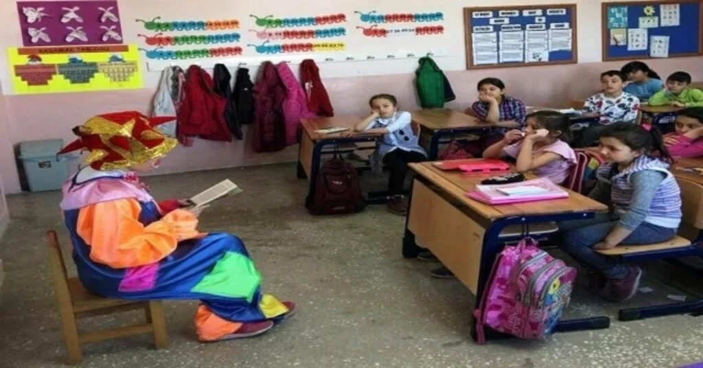 Palyaço, Öğrencilere Kitap Okuma Alışkanlığı Kazandırıyor
