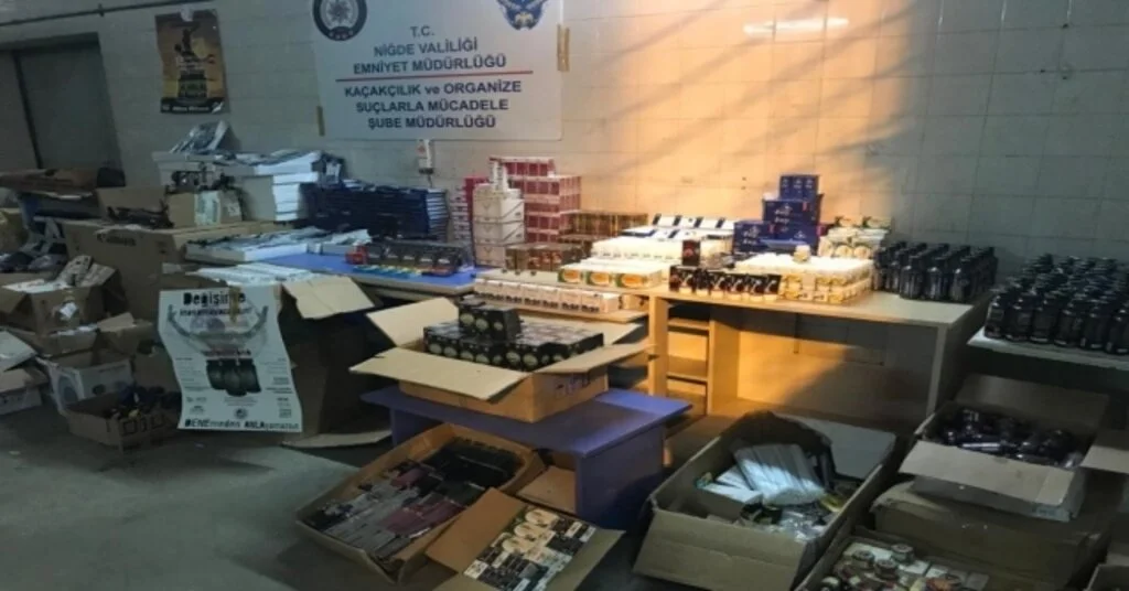 Polis Kaçak Cinsel İçerikli Ürünler Ele Geçirdi