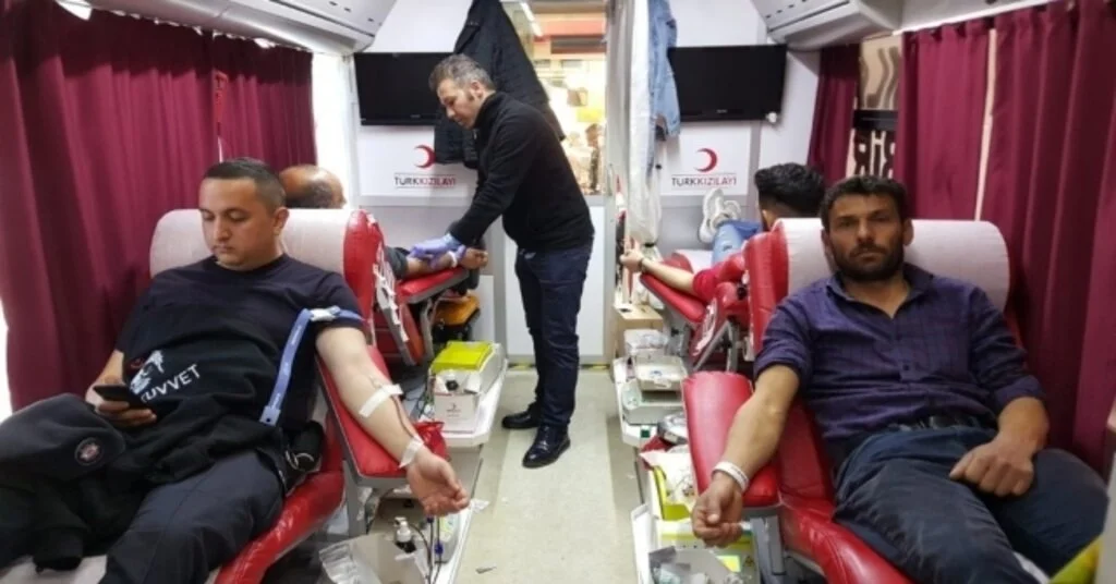 Polisler Ve Vatandaştan Örnek Bağış
