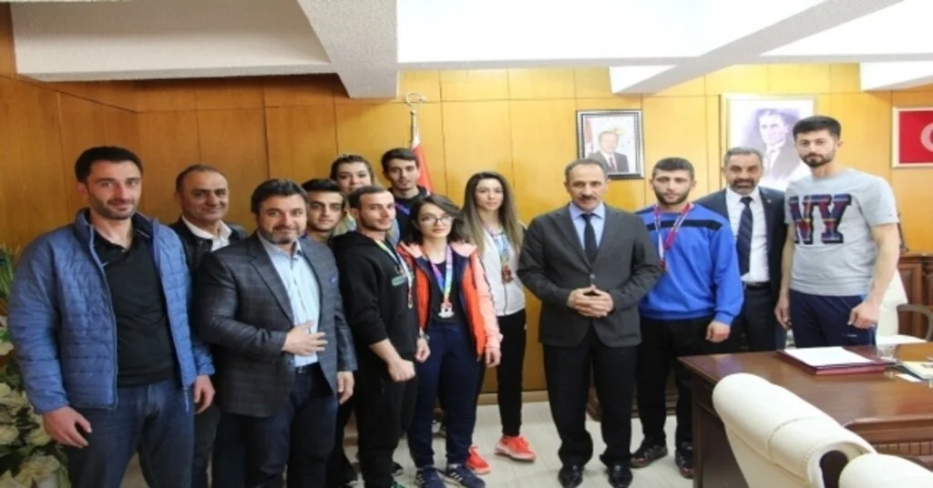 Rektör Demirdağ Üniversite Sporcuları İle Bir Araya Geldi