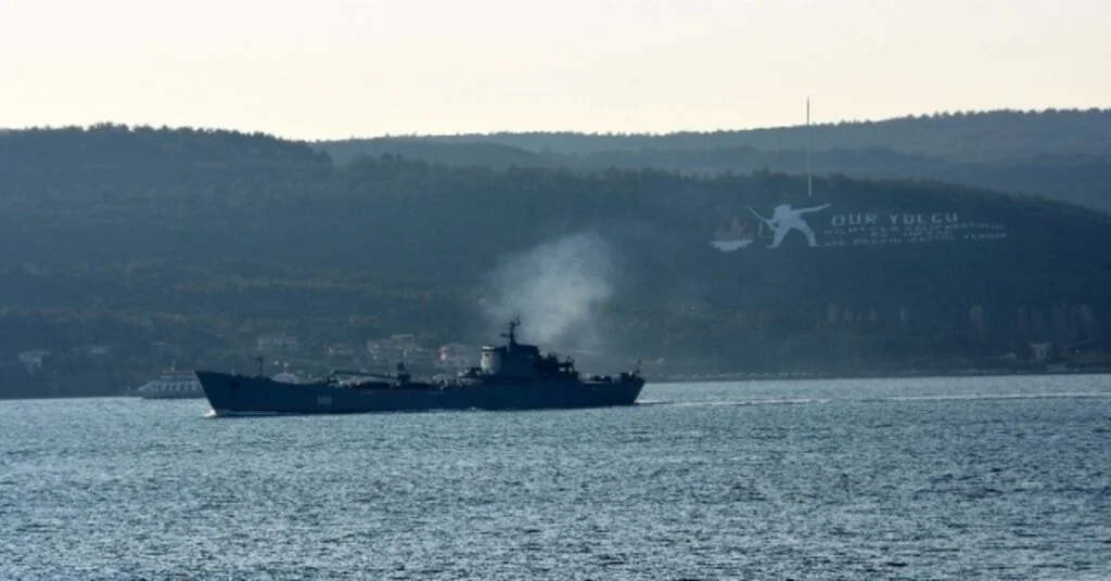 Rus Savaş Gemisi Boğazdan Geçti