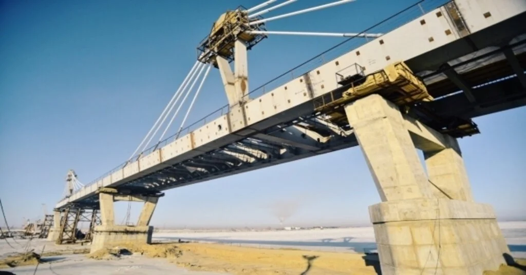 Rusyayı Çine Bağlayan Demiryolu Köprüsü Tamamlanıyor
