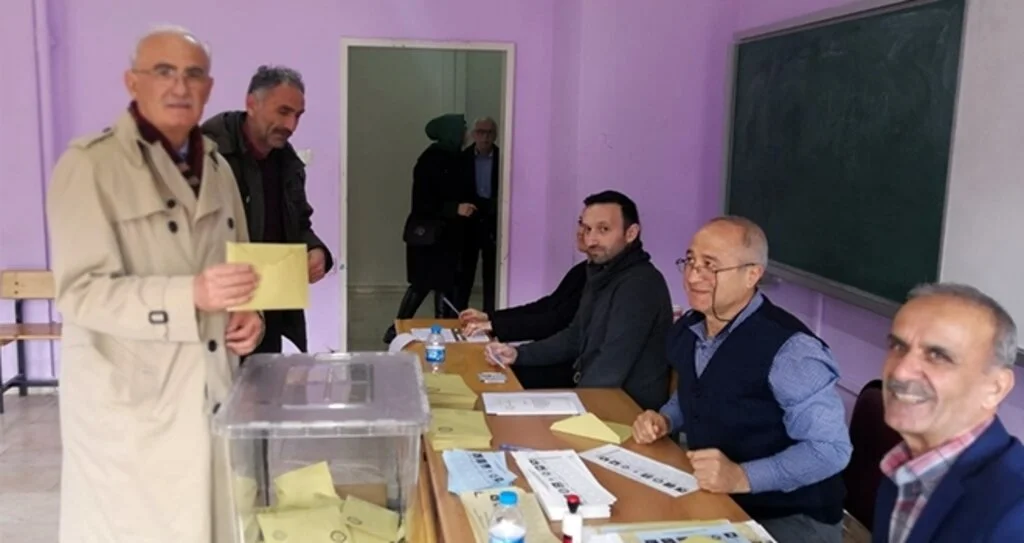 Samsun Milletvekili Yusuf Ziya Yılmaz "Bismillah" diyerek oyunu kullandı