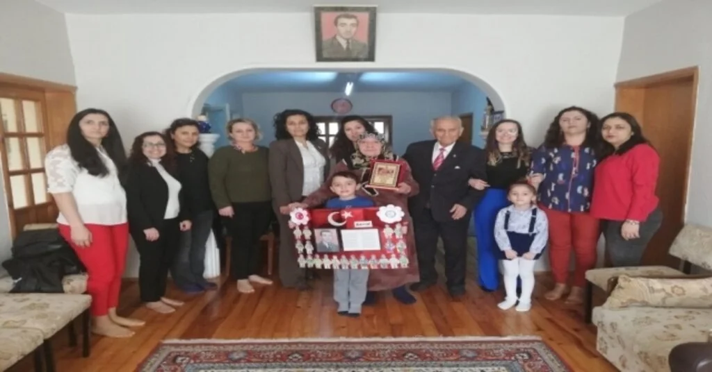 Şehit Yakını Olan Öğrencilerin Evlerine Gidildi