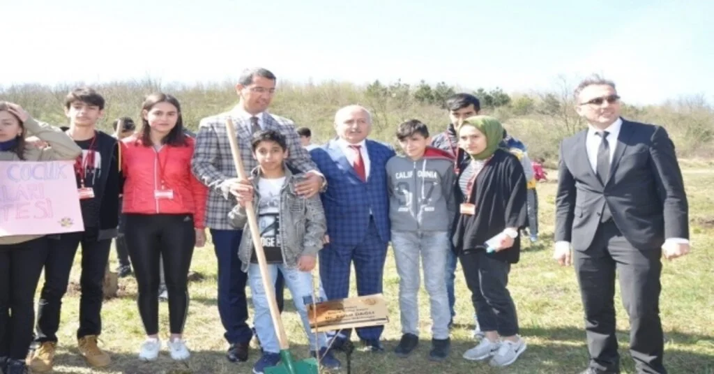 Şehitler İçin Fidan Diktiler