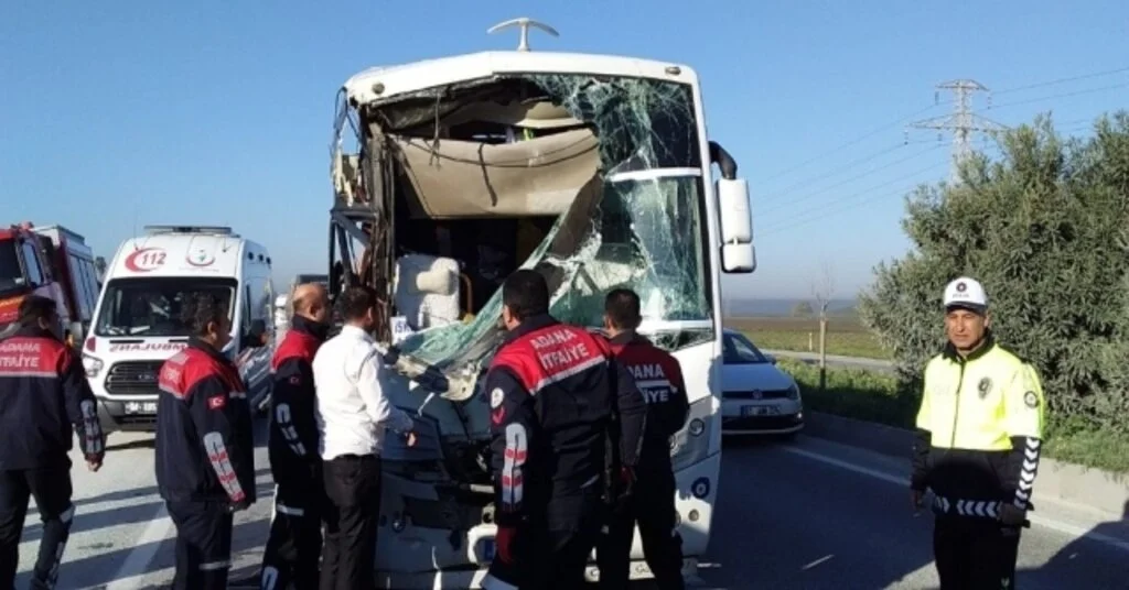 Sıkışan Şoförü İtfaiye Ekipleri Kurtardı