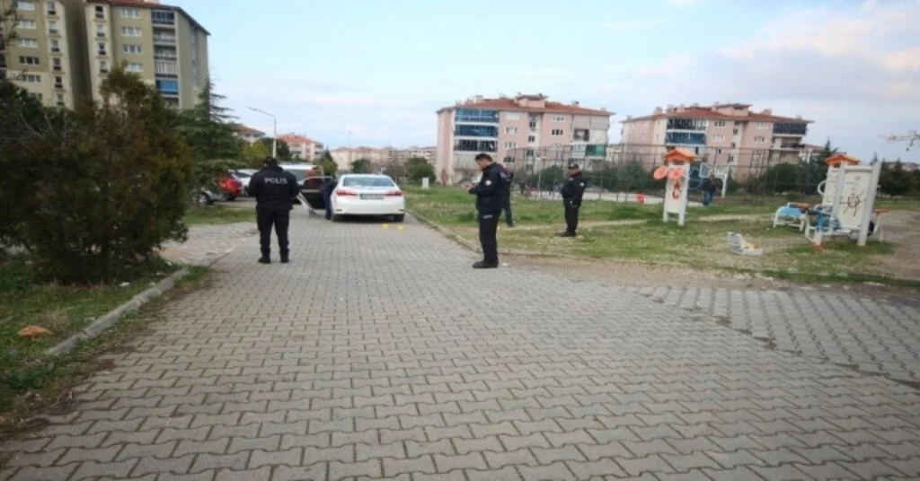 Silahla Vurulan Adam Kanlar İçinde Kapı Kapı Dolaşıp Yardım İstedi