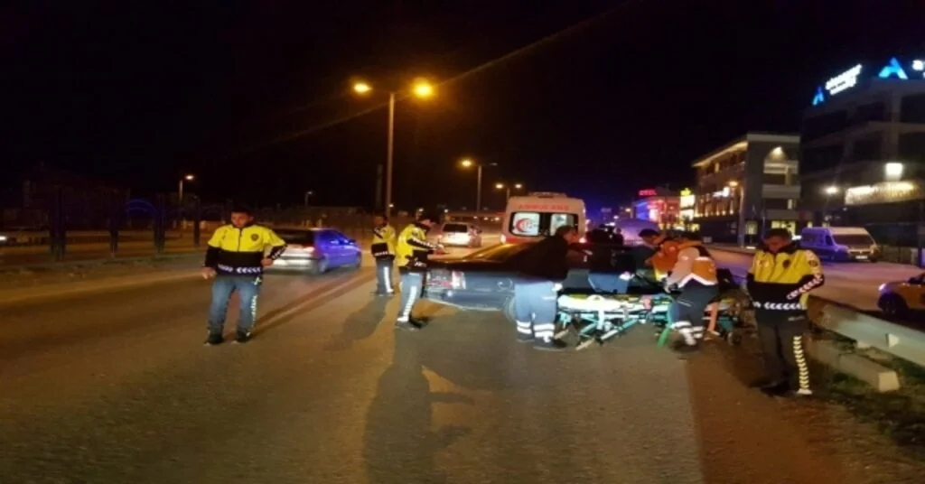 Sürücü Hakimiyeti Kaybetti; 3 Yaralı