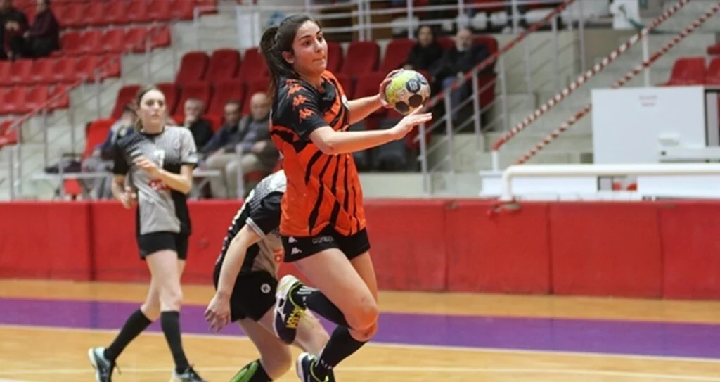 Takımı son sırada kendisi zirvede