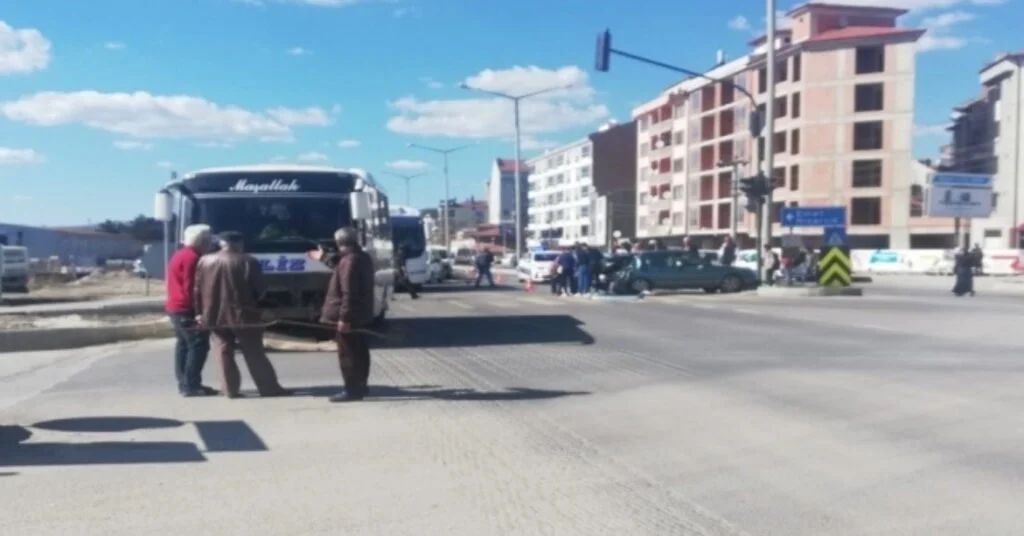 Tavşanlıda Trafik Kazası: 2 Yaralı