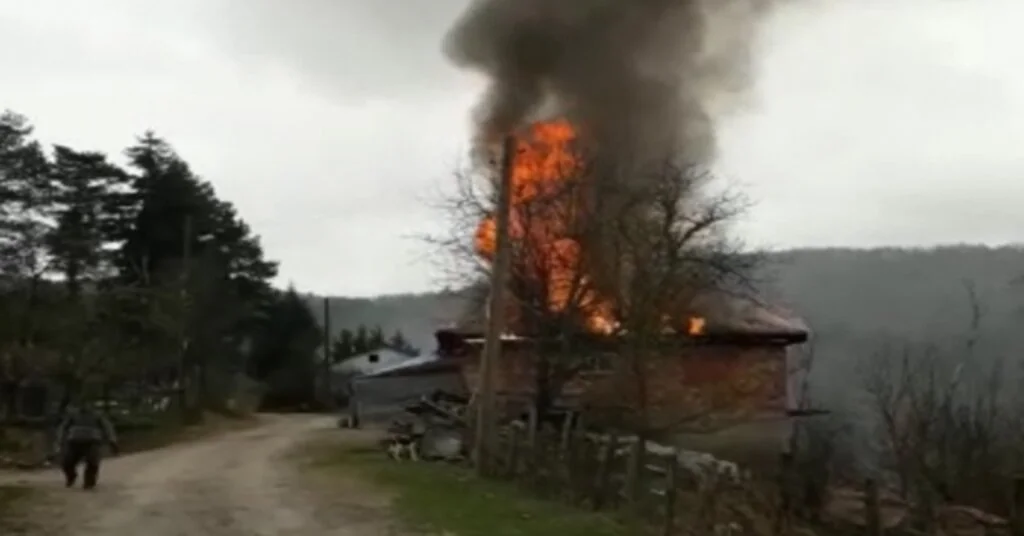 Tek Katlı Ev Alevlere Teslim Oldu