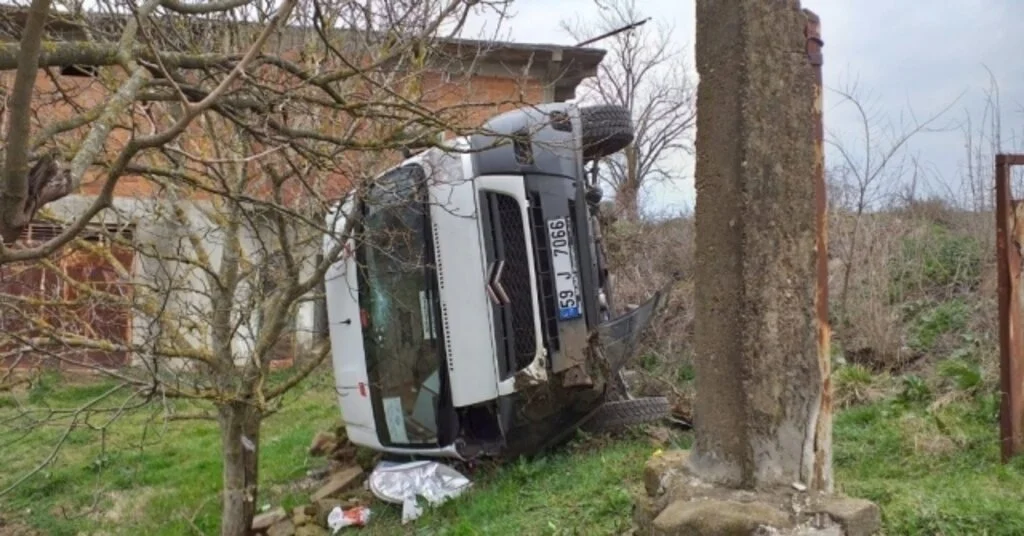 Tekirdağda Öğrenci Servisi Devrildi: 5 Yaralı