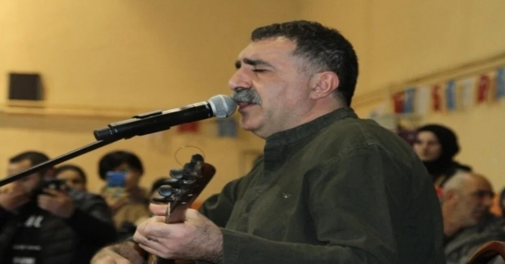 Tolga Sağ Ve Erdal Erzincandan Unutulmaz Konser