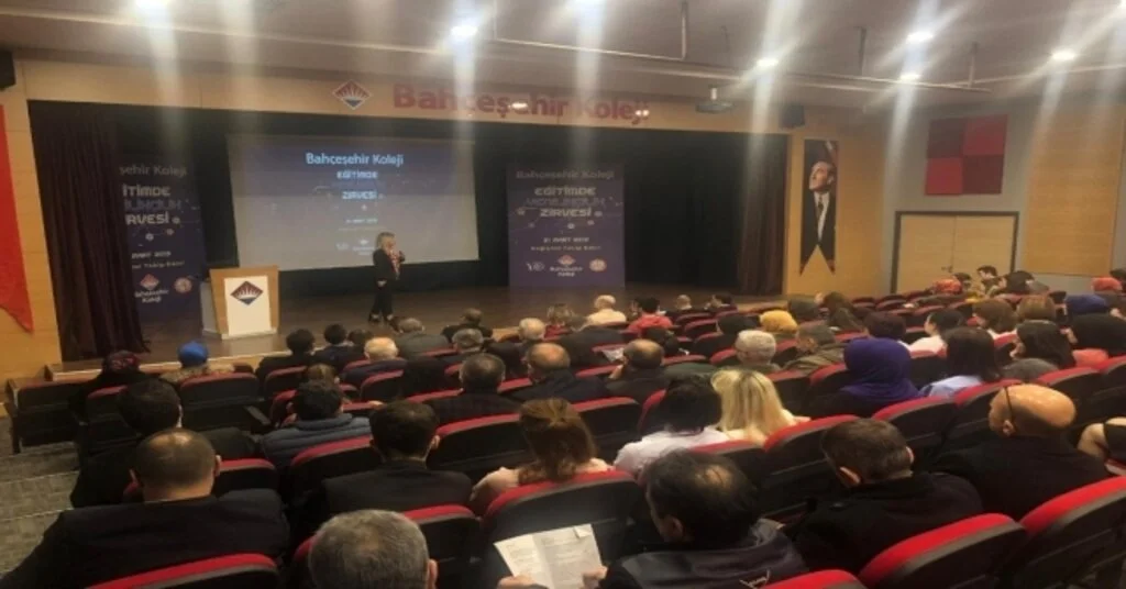 Trabzonda Eğitimde Yenilikçilik Zirvesi Düzenlendi