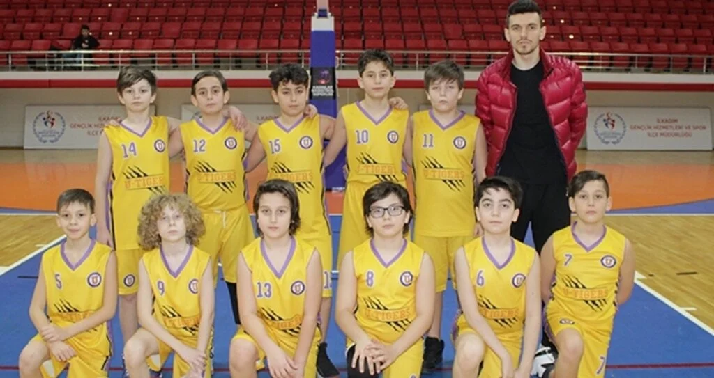 Uğur Okulları Rakip Tanımıyor