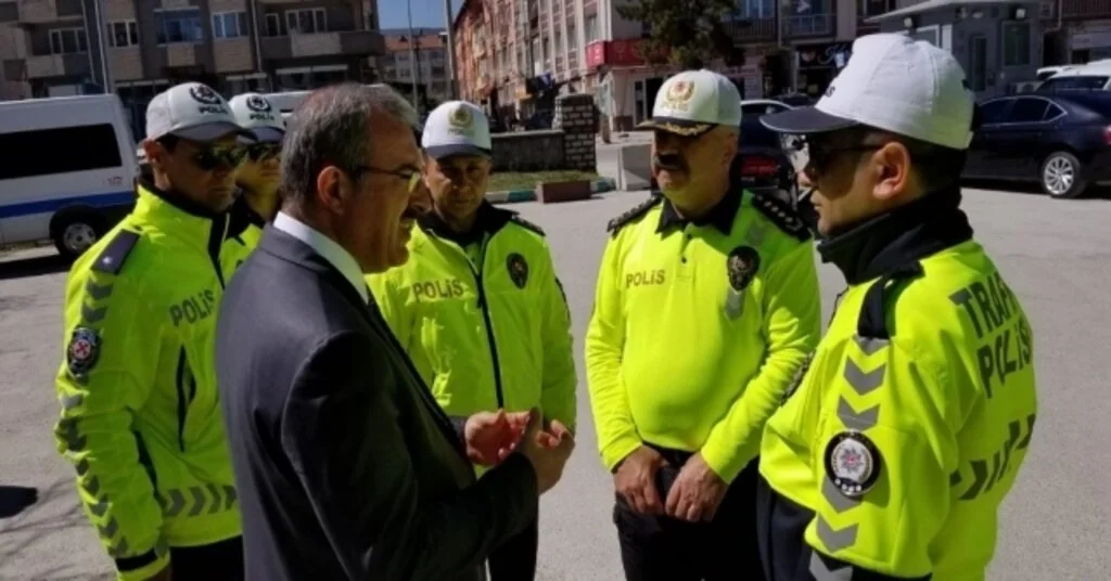 Vali, Trafik Ekiplerinin Yeni Üniformalarını İnceledi