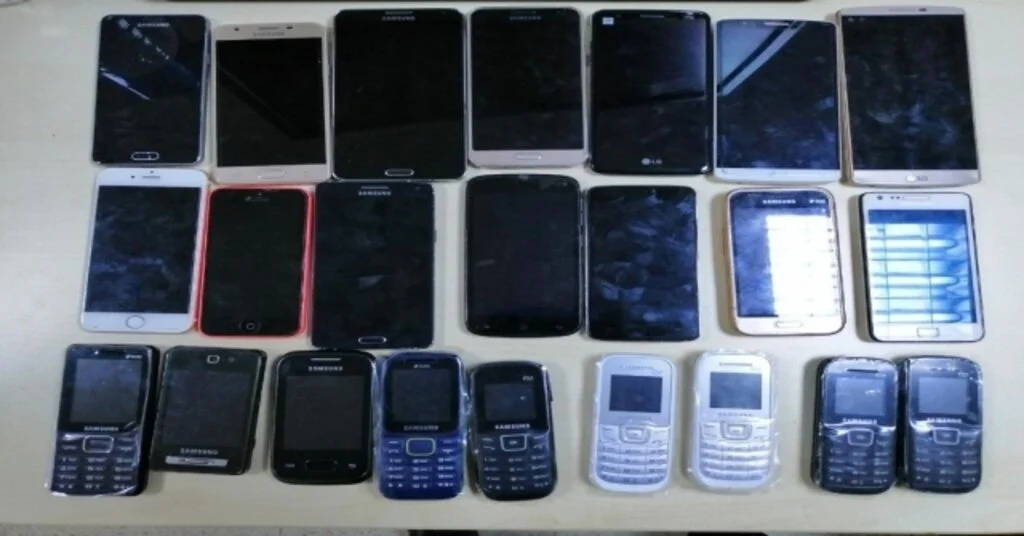 Vanda 23 Adet Kaçak Cep Telefonu Ele Geçirildi