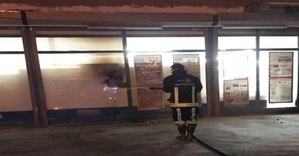 Vanda Bir Markete Molotoflu Ve Ses Bombalı Saldırı
