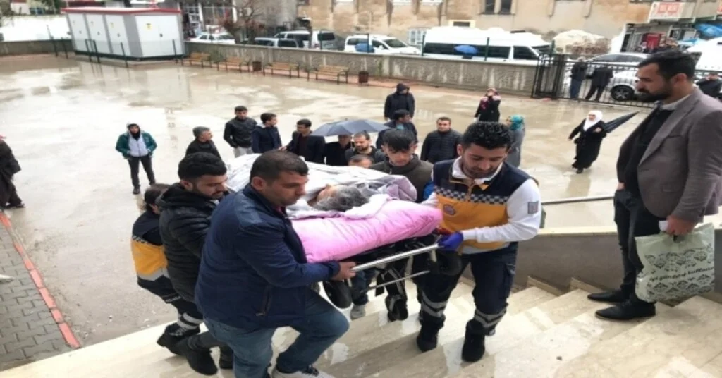 Yatalak Hasta Sedyede Oy Kullandı