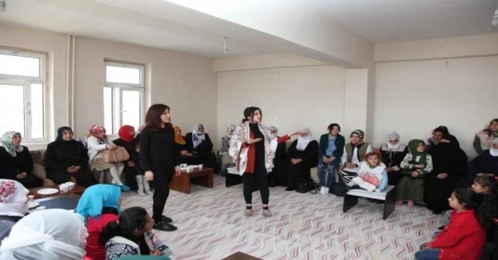 Yatılı Okul Öğrencileri Annelerini Misafir Ediyor