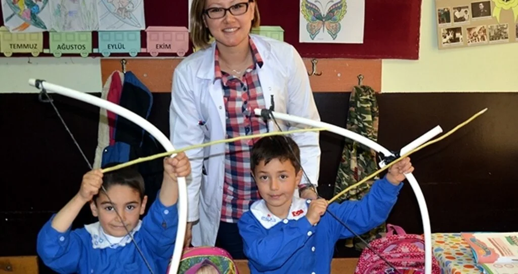 Yayları 'su borusu' okları 'ağaç dalı'