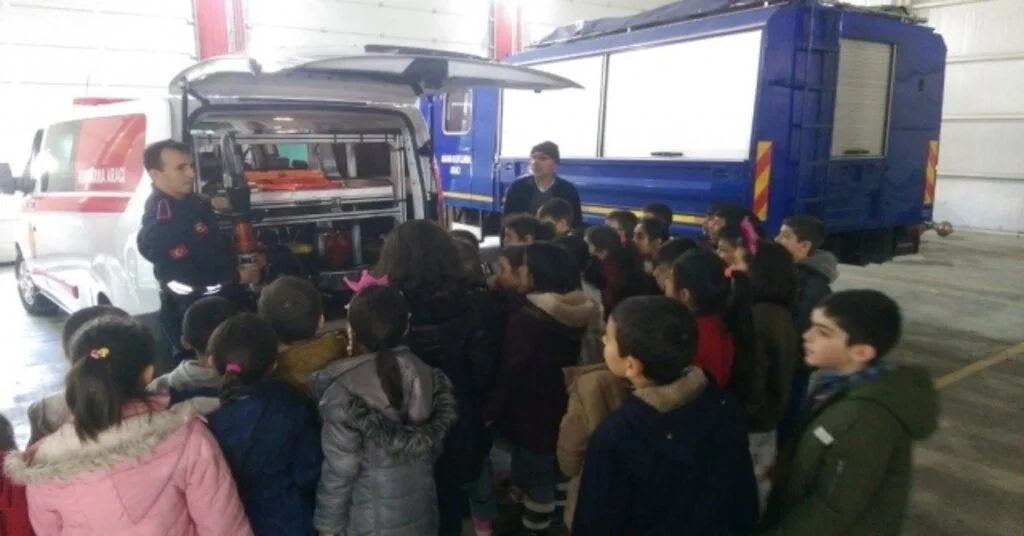 Yüzlerce Kişiye Yangın Eğitimi Verildi