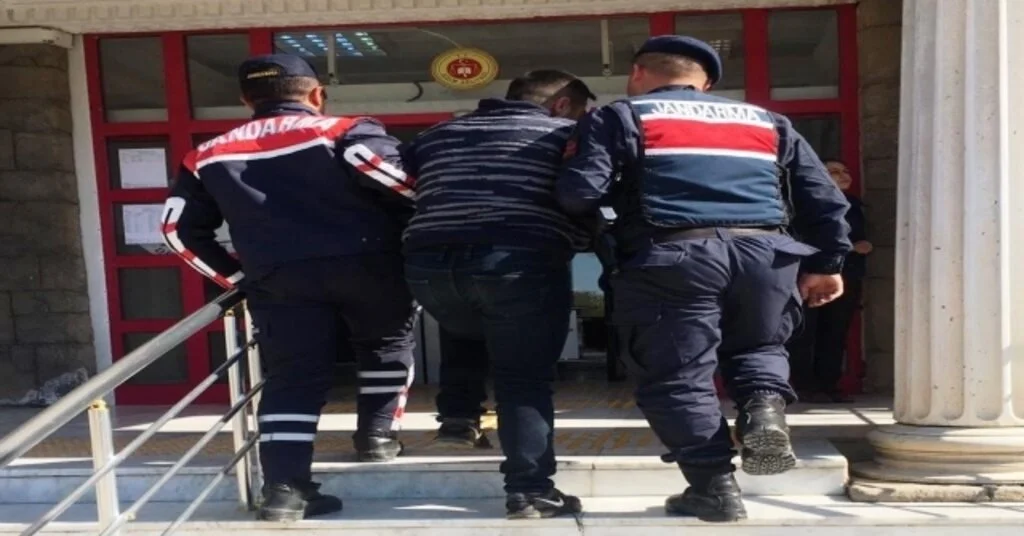 11 Suçtan 6 Yıl Hapisle Aranan Zanlı Tekne Motoru Çalarken Yakalandı