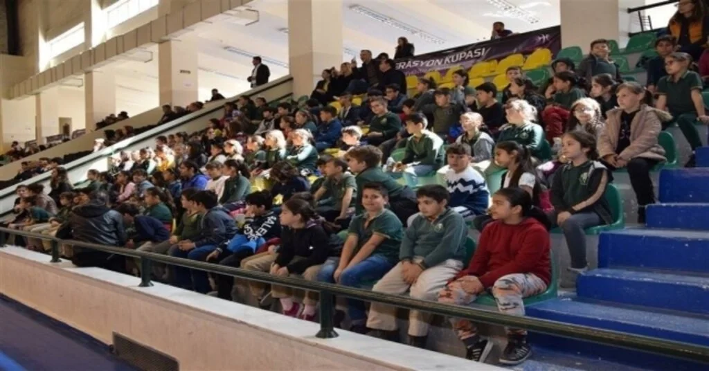 23 Nisan Ulusal Egemenlik Ve Çocuk Bayramı Spor Turnuvası Ödülleri Edremitte Sahiplerini Buldu