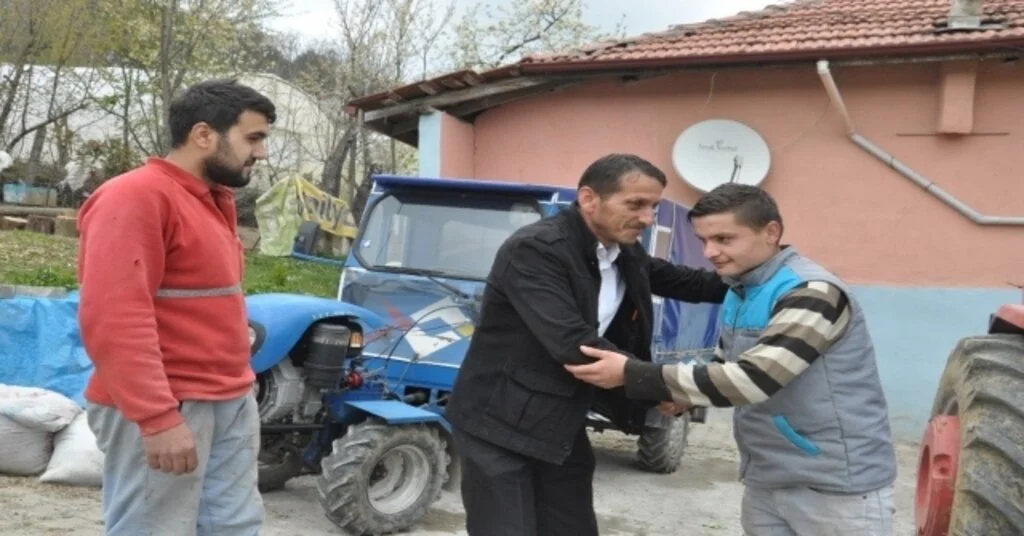 25 Yıldır Babasının Sürdürdüğü Muhtarlık Görevinin Devir Aldı