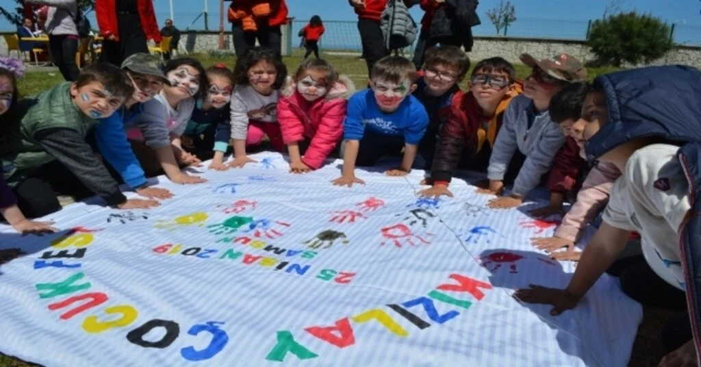 300 Çocuk Samsun Kızılay Kampında Eğlendi