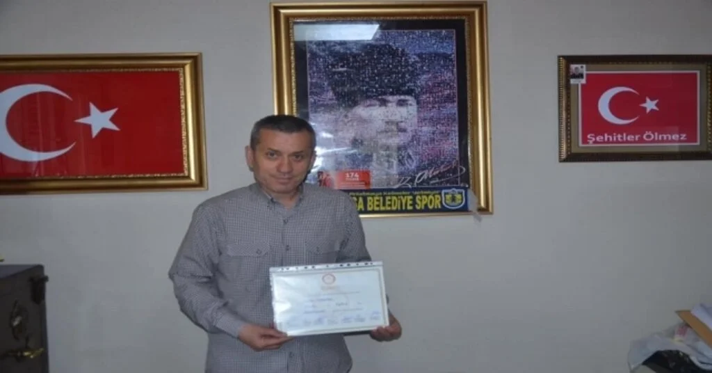 6 Dönemdir Muhtar