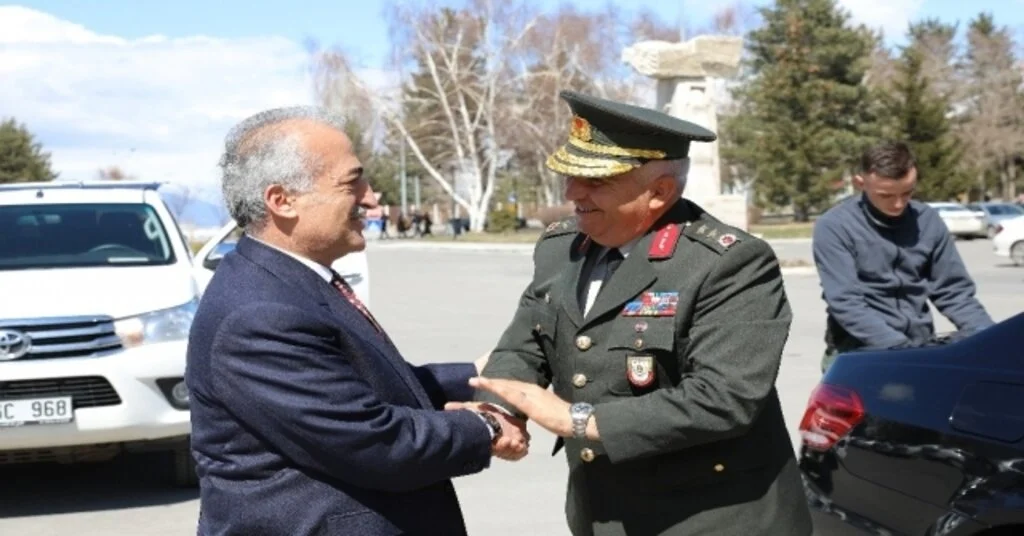 9. Kolordu Komutanı Tümgeneral Veli Tarakçıdan, Rektör Çomaklıya Ziyaret