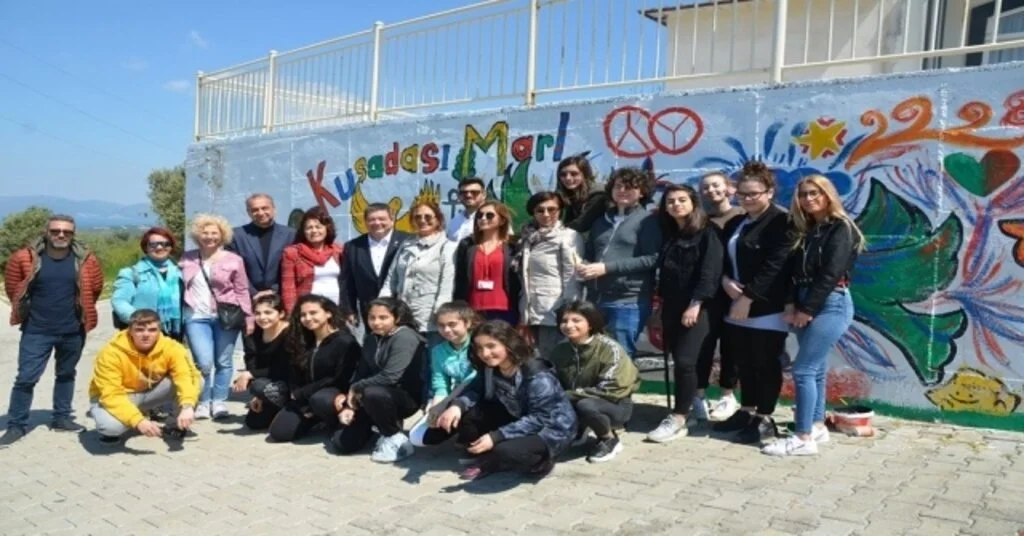 Adü Turizm Fakültesi Duvarlarinda Kardeş Şehir Marl İzleri