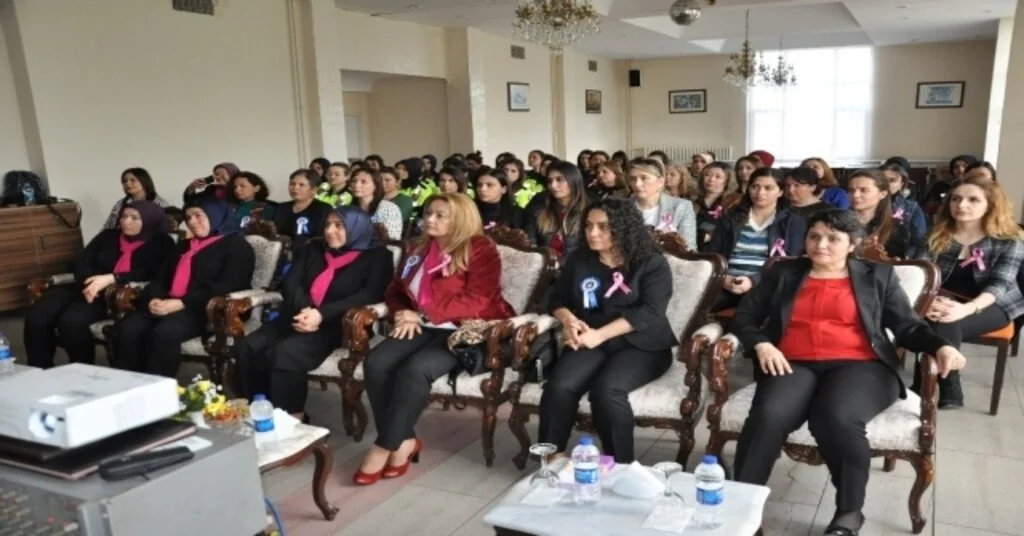 Afyonkarahisarda Kadın Polisler Meme Kanseriyle İlgili Bilgilendirildi