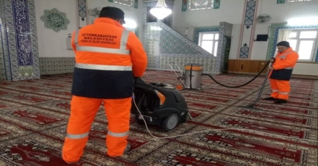 Afyonkarahisardaki Camilerde Ramazan Temizliği
