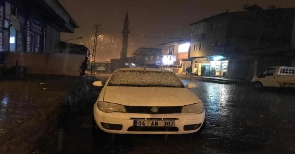 Ağrıda Nisan Ayında Kar Yağışı