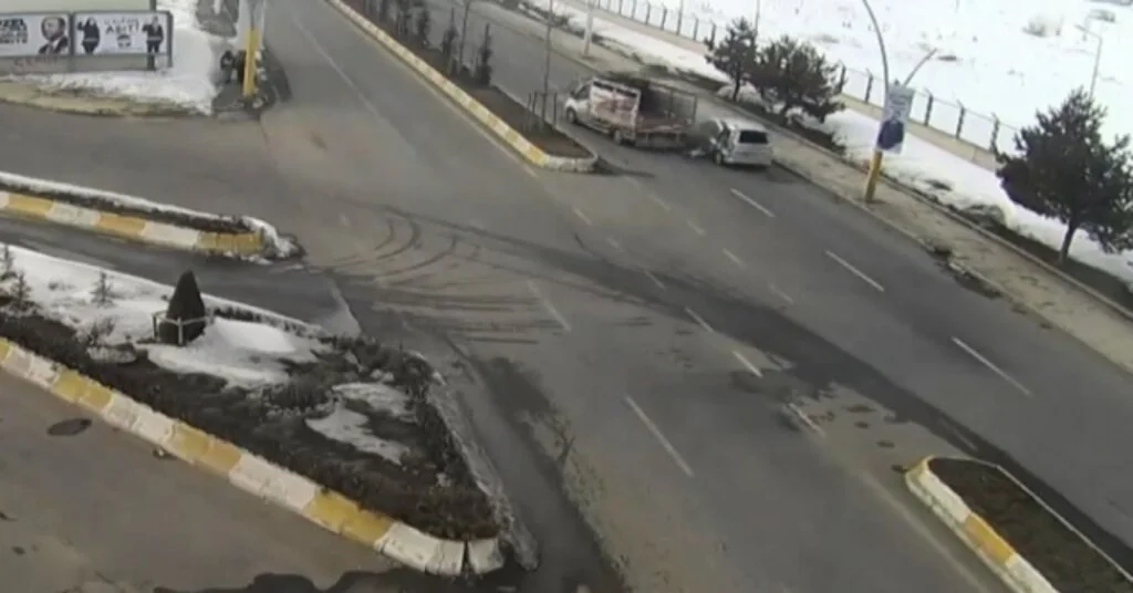 Ağrıda Trafik Kazası Kameraya Yansıdı
