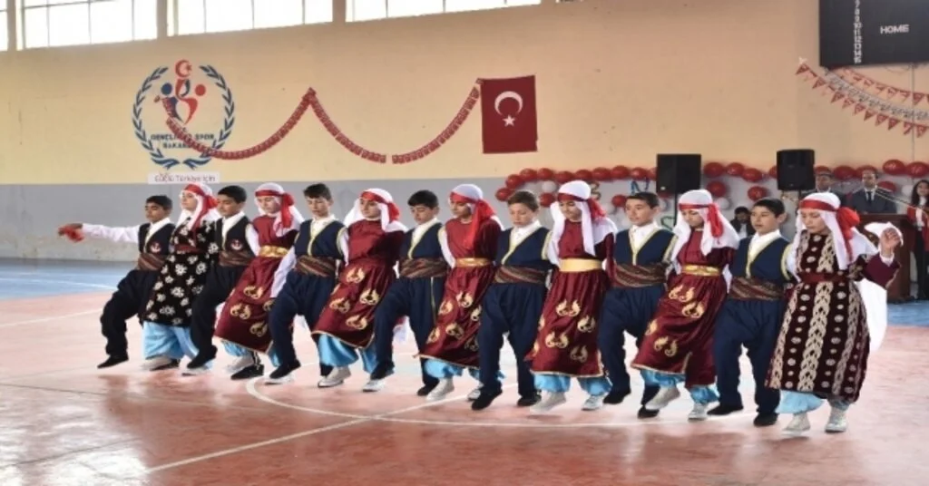 Ahlat, Tatvan, Güroymak Ve Hizanda 23 Nisan Coşkusu