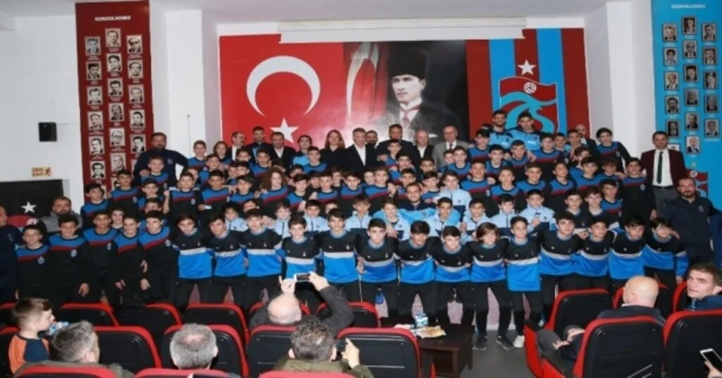 Ahmet Ağaoğlu: Altyapımızda Yetiştirdiğimiz Gençlere Güvenerek Yönetime Talip Olduk